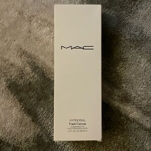 MAC Hyper real Fresh canvas cleansing oil